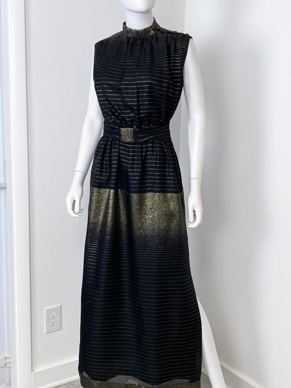 Vintage 1980s Black and Gold Lame Sleeveless Max Evening Dress Size 10